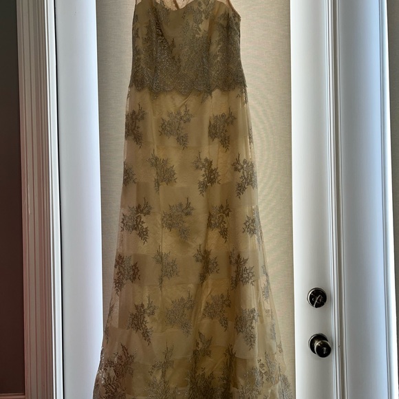 Kay Unger Dresses & Skirts - Kay Unger Champagne Lace Dress